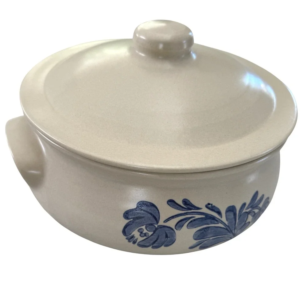 Vintage Pfaltzgraff Yorktowne Covered Casserole Dish Blue Floral Stoneware 2 Qt‎